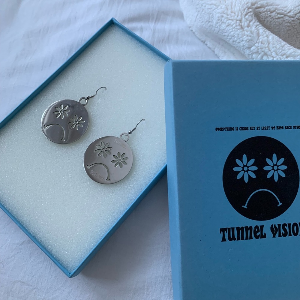 Tunnel Vision “hug a tree” smiley earrings